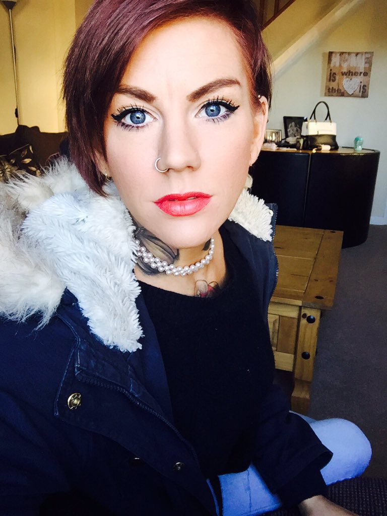 kaley_mills's tweet photo. Love my hair!!! #nofilter #blueeyes #redlips #TattooedBeauty #tattooed #inked #InkedFemales https://t.co/XeuFvSrcCt