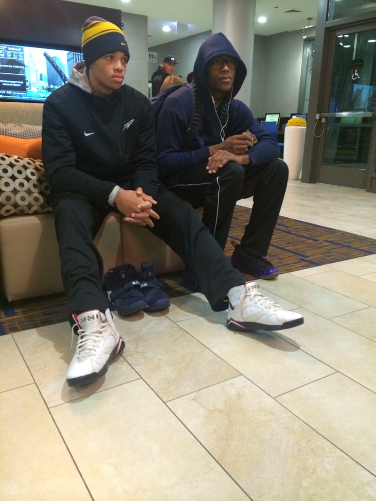 Young bucks waiting for walk thru practice. <a href="/taydeuce__/">Taylor Adway</a> @Fred___John