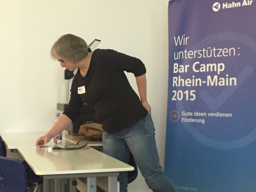 BARTENBACH_AG's tweet image. Prof. Antje Krause von der FH Bingen präsentiert vom Smartphone aus. We like. 😃
@akkrause
#BCRM15 #bioinformatik