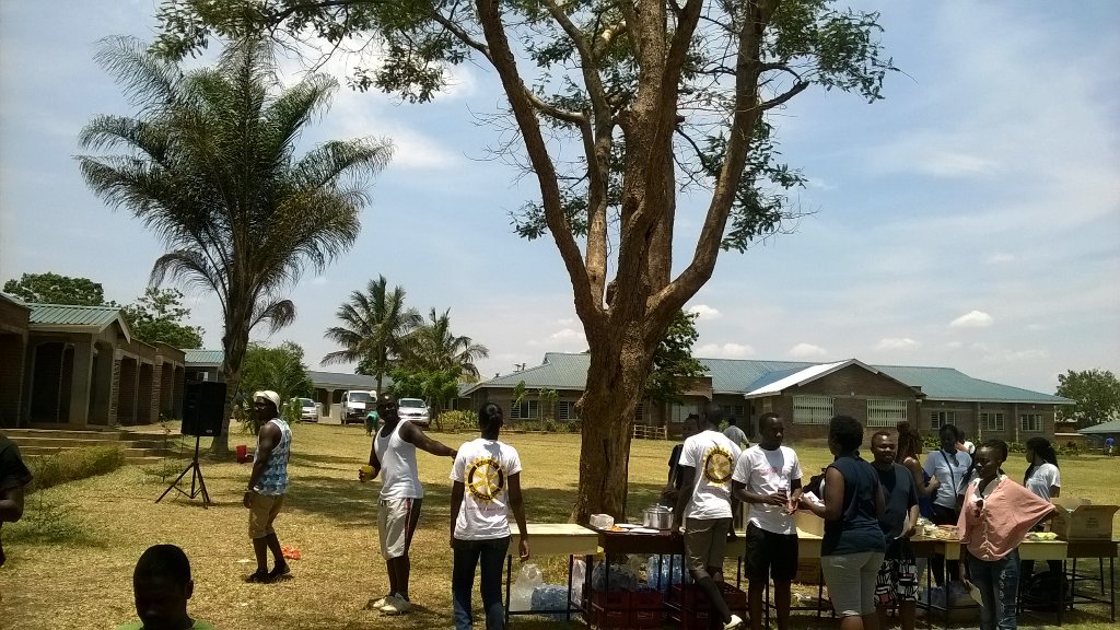CharlesTembo12's tweet photo. Big shout out to @RotaractLL @isabelkumz @doromkweza @TeeMo_Ntilo for the amazing team work! #TeamRotaract #Malawi https://t.co/CNnkj2xypt