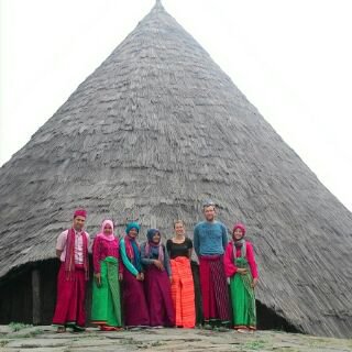 deflsamsul01's tweet photo. Indahnya rumah gendang todo, rumah adatnya Manggarai, NTT @SM3TRI teaching &amp; traveling. https://t.co/nRDDmJd1ru