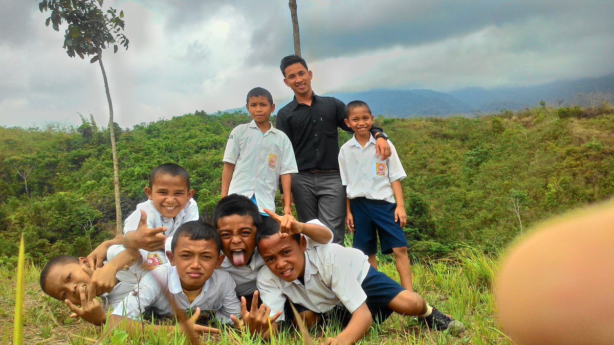 deflsamsul01's tweet photo. Indahnya rumah gendang todo, rumah adatnya Manggarai, NTT @SM3TRI teaching &amp; traveling. https://t.co/nRDDmJd1ru