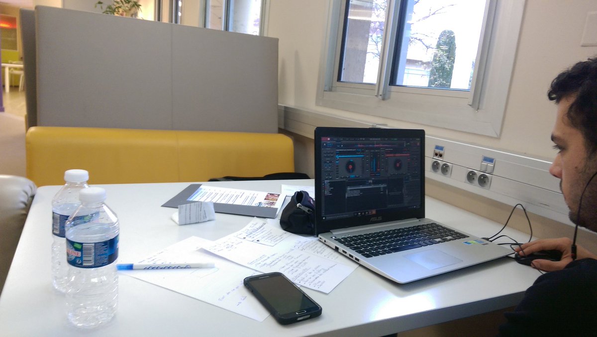 Flx_Rodrigues's tweet photo. Hard working #KSWE15 #KedgeBS #businessschool https://t.co/US0E73nKFa