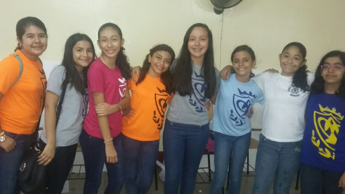 marisolazc's tweet photo. Team:) #team #friends #lovethem https://t.co/xjFqiJOfp6