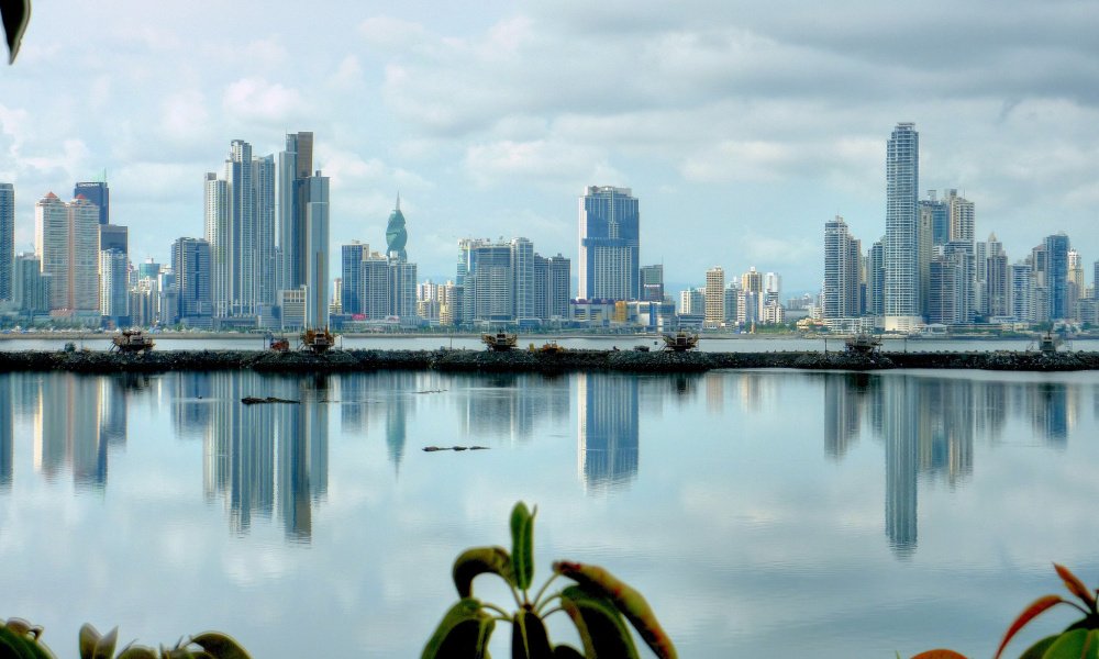 USATODAY's tweet image. Get comfortable: The 10 longest flights in the world bit.ly/1OkAa2i (Photo: Matthew Straubmuller/Flickr)