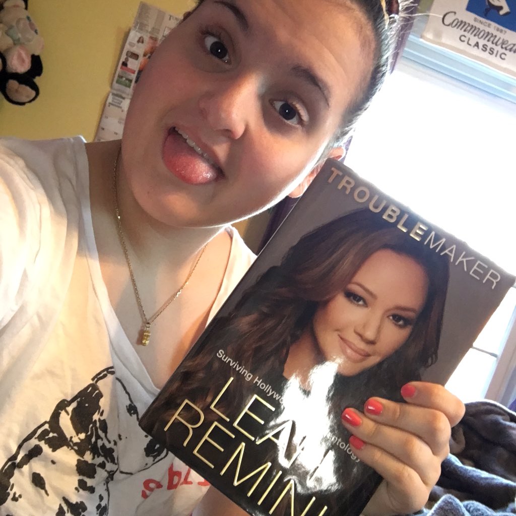 vickimfans's tweet photo. absolutely in love with this book! @LeahRemini - i ❤️ you so much. @realvickimars - you did a great job with her. 😘 https://t.co/oTtoH3X1fx