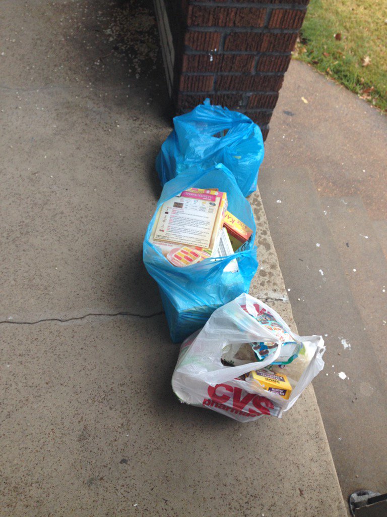 acdames's tweet image. We're ready for the STL Boy  Scouts to pick up 3 bags of food. #Scouting4food