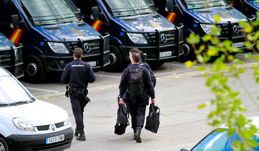 lamula's tweet photo. Real Madrid-Barcelona, una clásico marcado por la tensión y la seguridad extrema. https://t.co/qBnuRCGGWh https://t.co/KhzqUW64JD