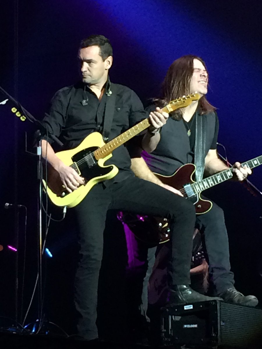 katie_BNL's tweet photo. And it's somehow the last day of @barenakedladies @alanthomasdoyle tour today. Been an amazing Ontario run. https://t.co/BLArkqMLpx