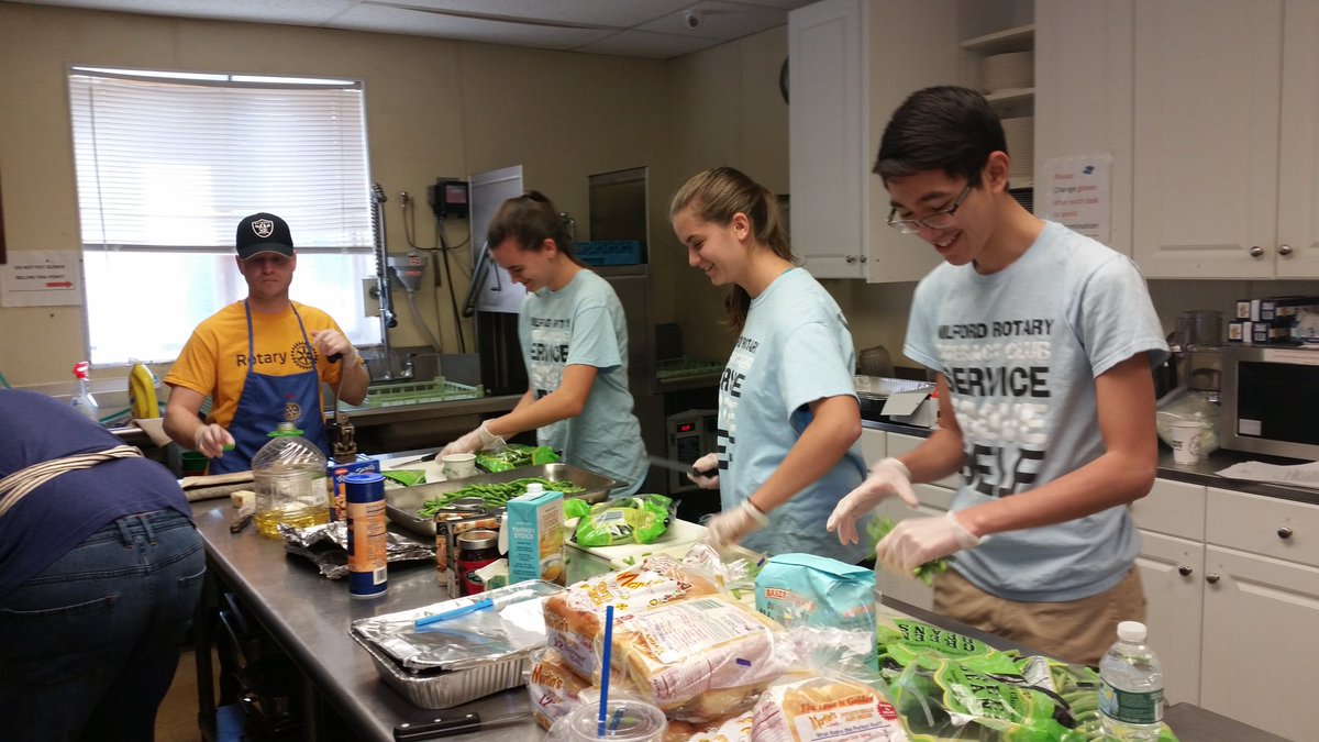 Foran Interact Volunteers prepping food at the Beth El Shelter <a href="/ForanInteract/">Foran Interact Club</a> <a href="/ManeStMirror/">Mane Street Mirror</a>