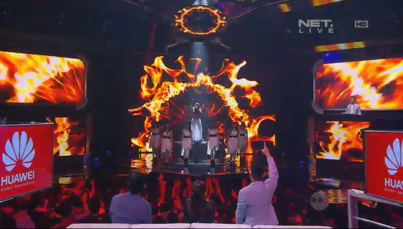 Yuk VOTE Team @Melly_Mono &amp; <a href="/osvaldoriomusic/">osvaldorio</a> "MONOSTEREO" malam ini:

Ketik: #TheRemix_MONOSTEREO #TheRemixNETP8