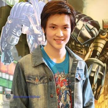 EBYAMYAM's tweet photo. คนเดียวกันใช่มั้ยยยยยยยยย เพื่อนแบมหรอ น้องฟรุ้ตตตตต https://t.co/jkmPx2sDoD