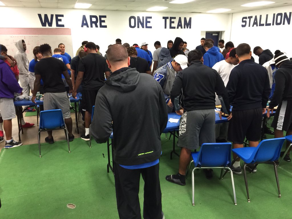 NM_StallionFB's tweet photo. Team breakfast #brotherhood #beatshoemaker https://t.co/5TbBLQpeFy