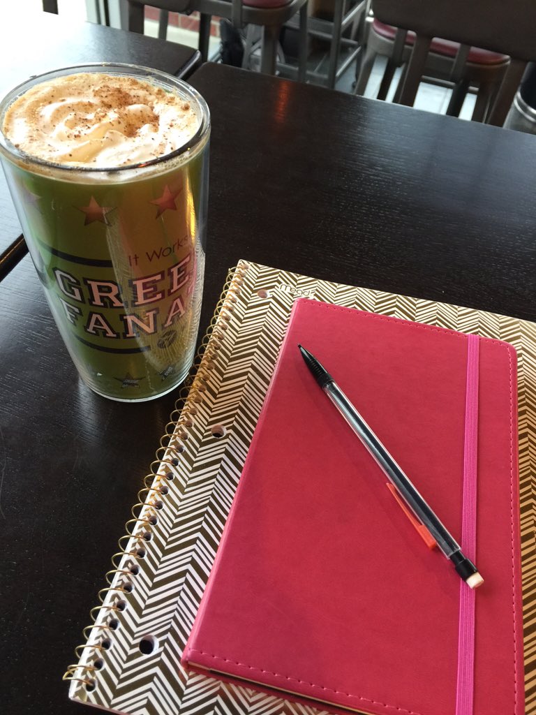 buzzwerd's tweet photo. Sneaky sneaky. Guess what's in my ItWorks tumbler?💚 #workwhereyouwant #entrepreneur  #adventure #warmcupofhappiness https://t.co/uVwkBvjXPg