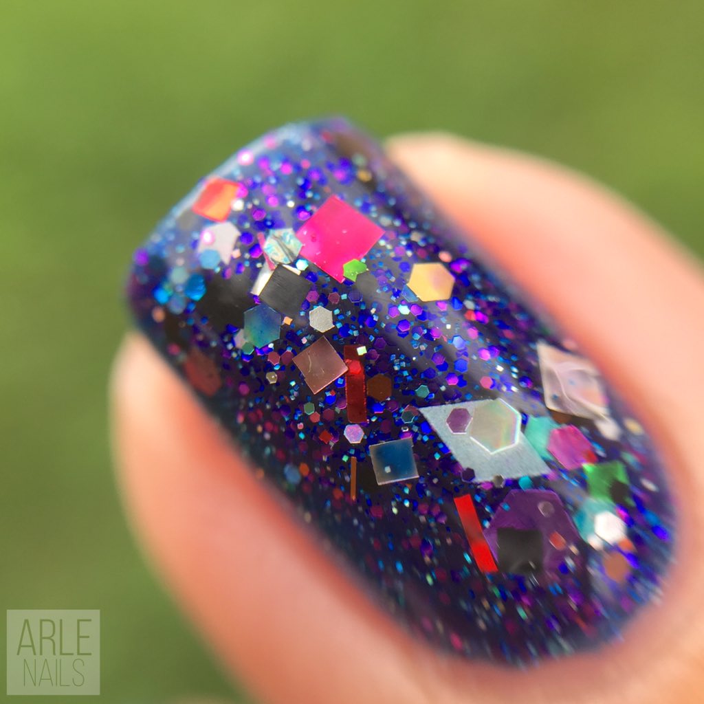 arle_nails's tweet photo. #notd with #daretowear and #lynnderella #wearalltheglitters haha #nailmacro https://t.co/9J17RSuRcH