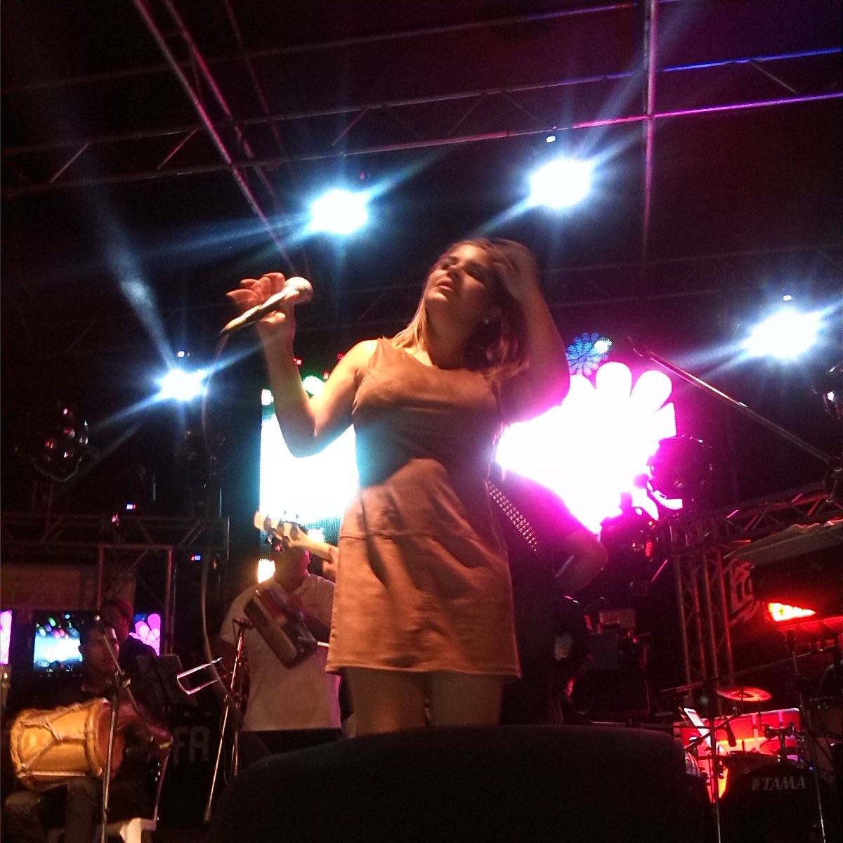 Gonka66's tweet photo. La bella @diveana_oficial #NocheRetro #Merengue Gracias!!!! https://t.co/NdGF20ty2A