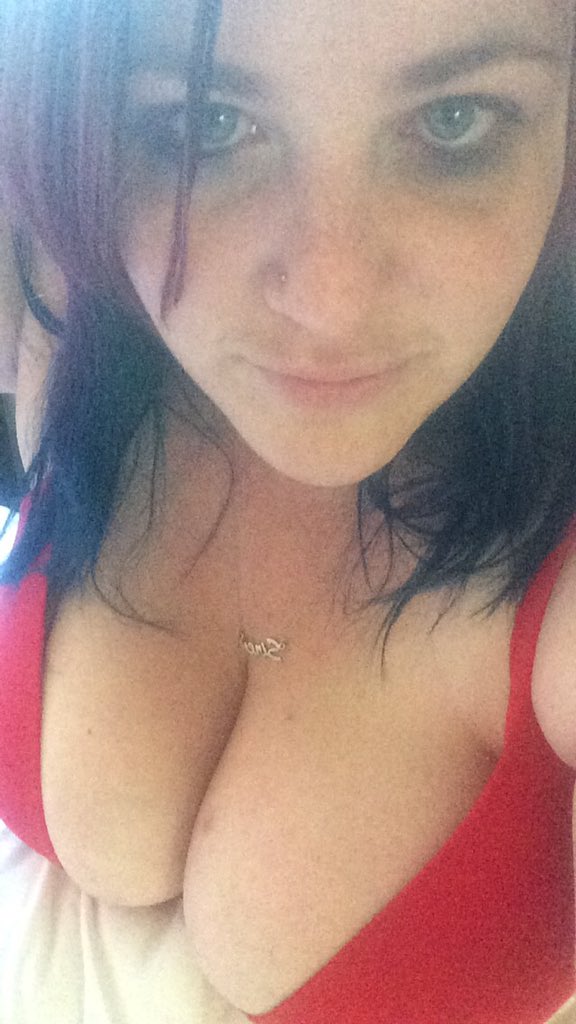Deesiren's tweet photo. Just woke up. https://t.co/3g6cpyoT9O