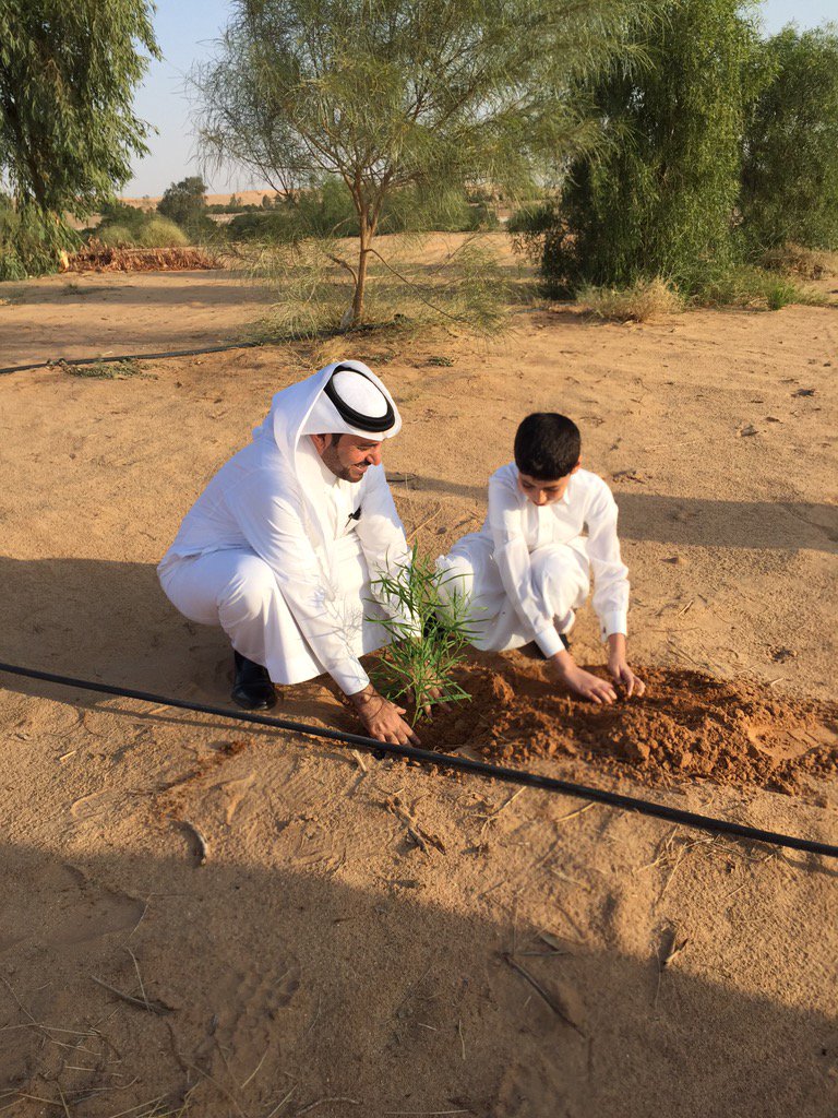 zom30385's tweet photo. شاركنا اليوم ٣٧/٢/٩ وكيل الوزارة  م صالح اللحيدان بزراعة احد الشتلات بمنتزه عنيزة الوطني https://t.co/rlG94xjRn8