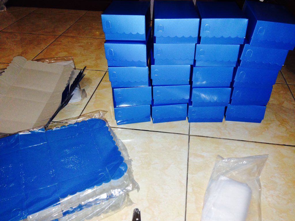 Anggraini_Kuswa's tweet image. tak kenal lelah .. trimakasi ya Allah telah menjadikan tangan ini kuat..💪 #madeboxes