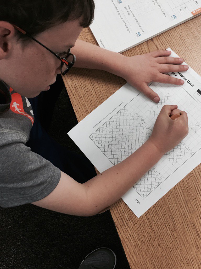 MrsVice1's tweet photo. Building multiplication squares. Why is it called a square? #math #discover #whatsthepattern #3rdgrade https://t.co/hMYJee3RIk