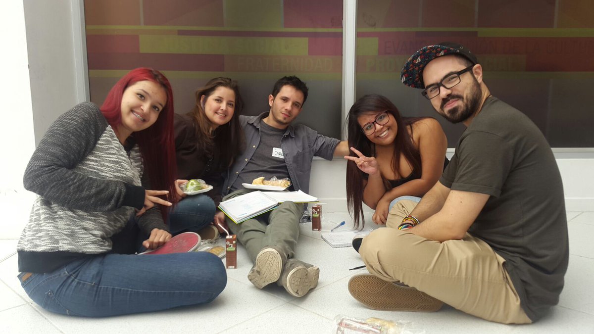 jcamilorv's tweet photo. @mischiefcol brindando acompañamiento a uno de los equipos #SH4P https://t.co/8PbBQPuy8C
