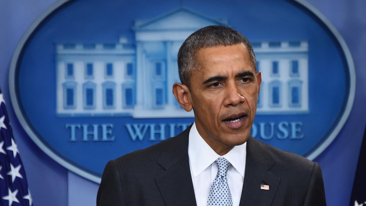 TheOnion's tweet photo. Desperate Obama Just Wants To Know Who To Give Weapons To In Order To Stop ISIS https://t.co/016EkLfmBr https://t.co/mrEzNjU0wl