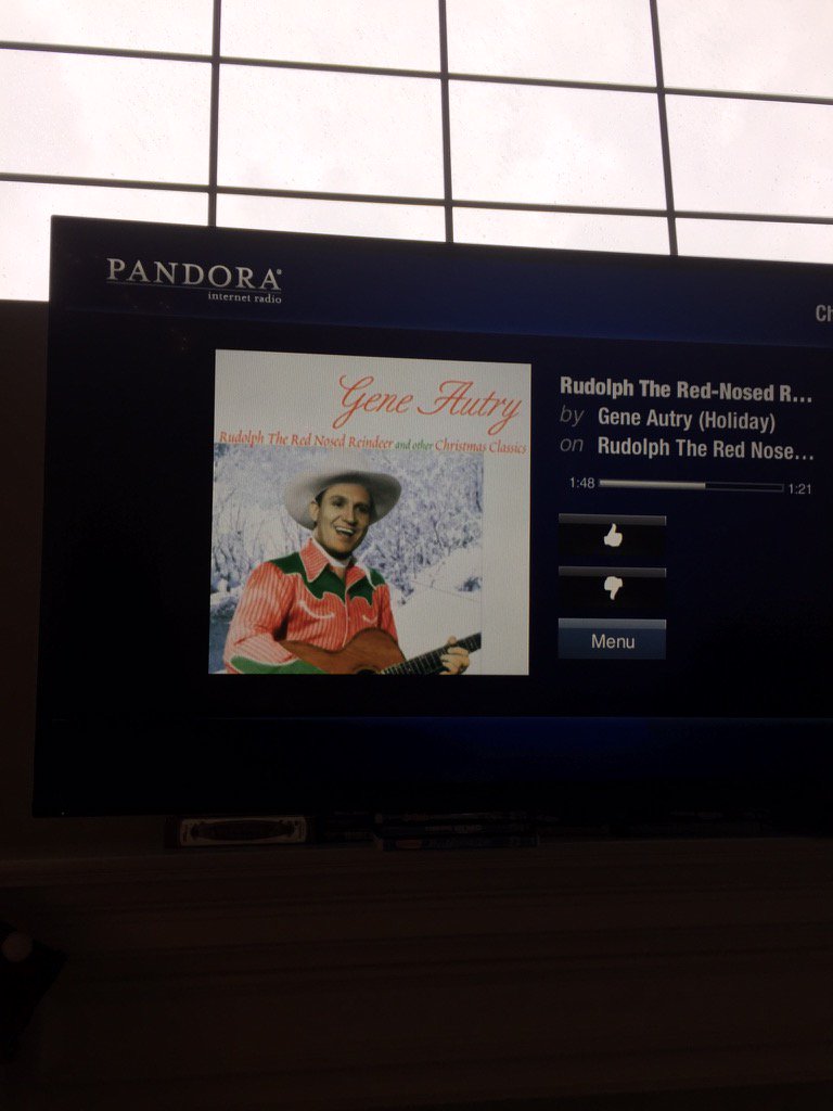 wsones86's tweet photo. @JonAcuff is that you getting my family in the Christmas spirit? https://t.co/8t93w1nsT3