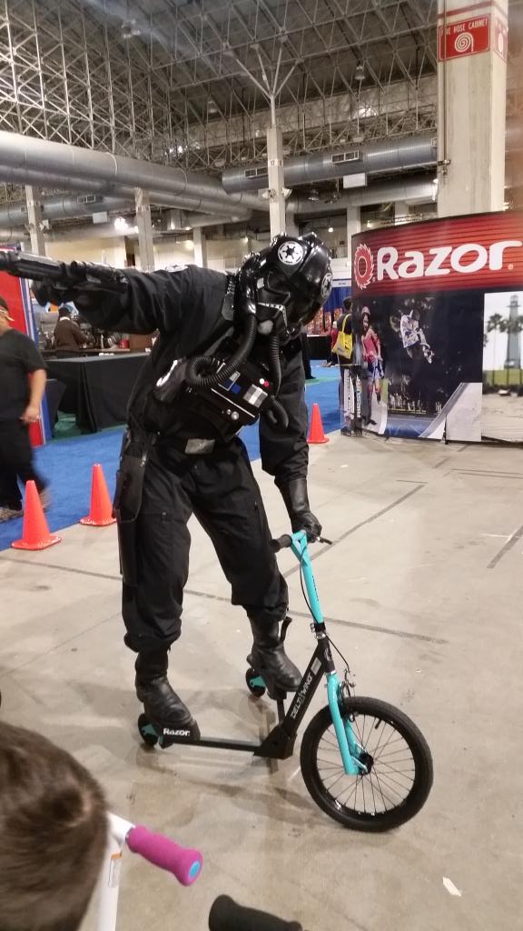 ElAutoShow's tweet image. For when your tie fighter breaks down #riderazor #chitag #GalacticFun #navypier #starwars # razorchitag15