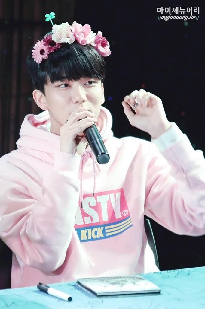 notyourpsychx's tweet photo. เจ้าหญิงดอกไม้🌸 vs เด็กส่งกับข้าว🍕 #daejae https://t.co/qxV7kyiULB