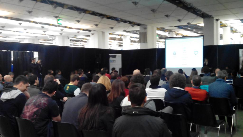 Wearable_Torino's tweet photo. Ecco il #talk di @AMARIS_JOBS incentrato su automotive e wearable tech!! #WTTorino #AMARIS https://t.co/k3me8wjbT4