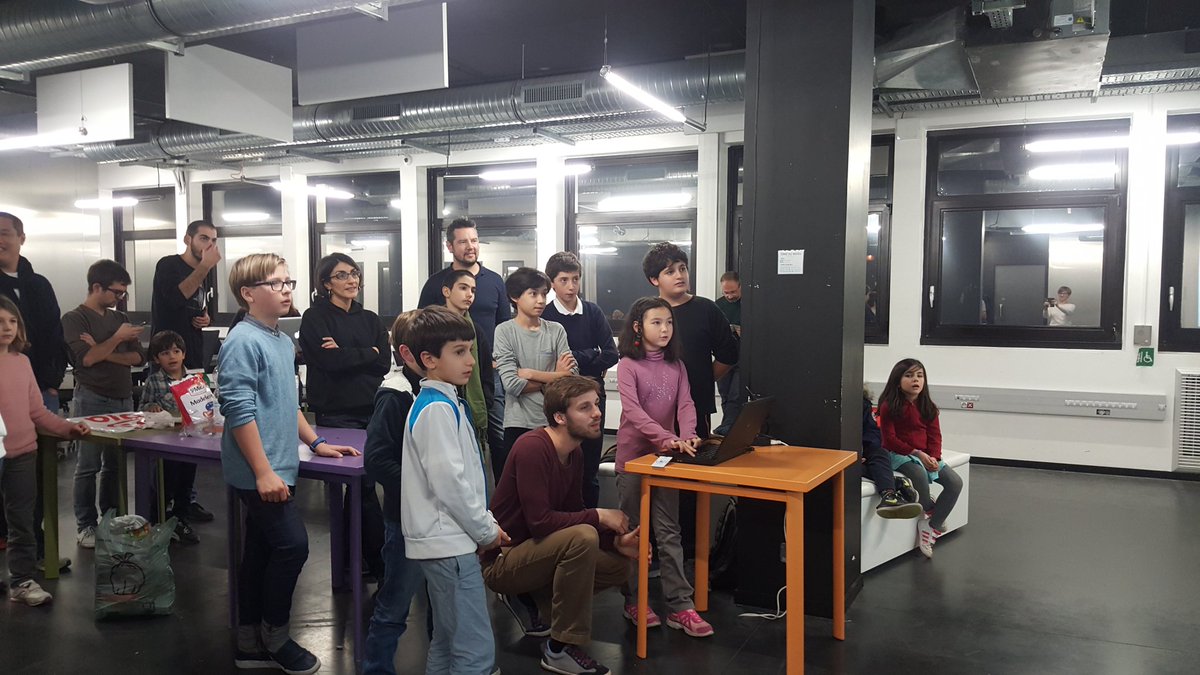 verolaville's tweet image. Presentation time for finishing the @CoderDojoParis session on today @42born2code @BrendaOConnell