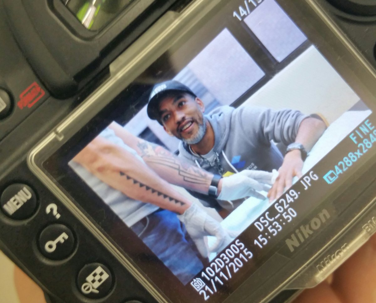 The moment when he got his #NFC  implant. This truly is a proximity #hackathon <a href="/TrackHackathon/">TrackHackathon</a> #campuslondon