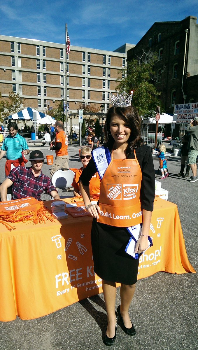 crmongelli26's tweet photo. #missriverfeast making her a tile @HomeDepot tent in downtown Wilmington #thd3609 #thd3629 #richricethd https://t.co/iRJJZfwOBG