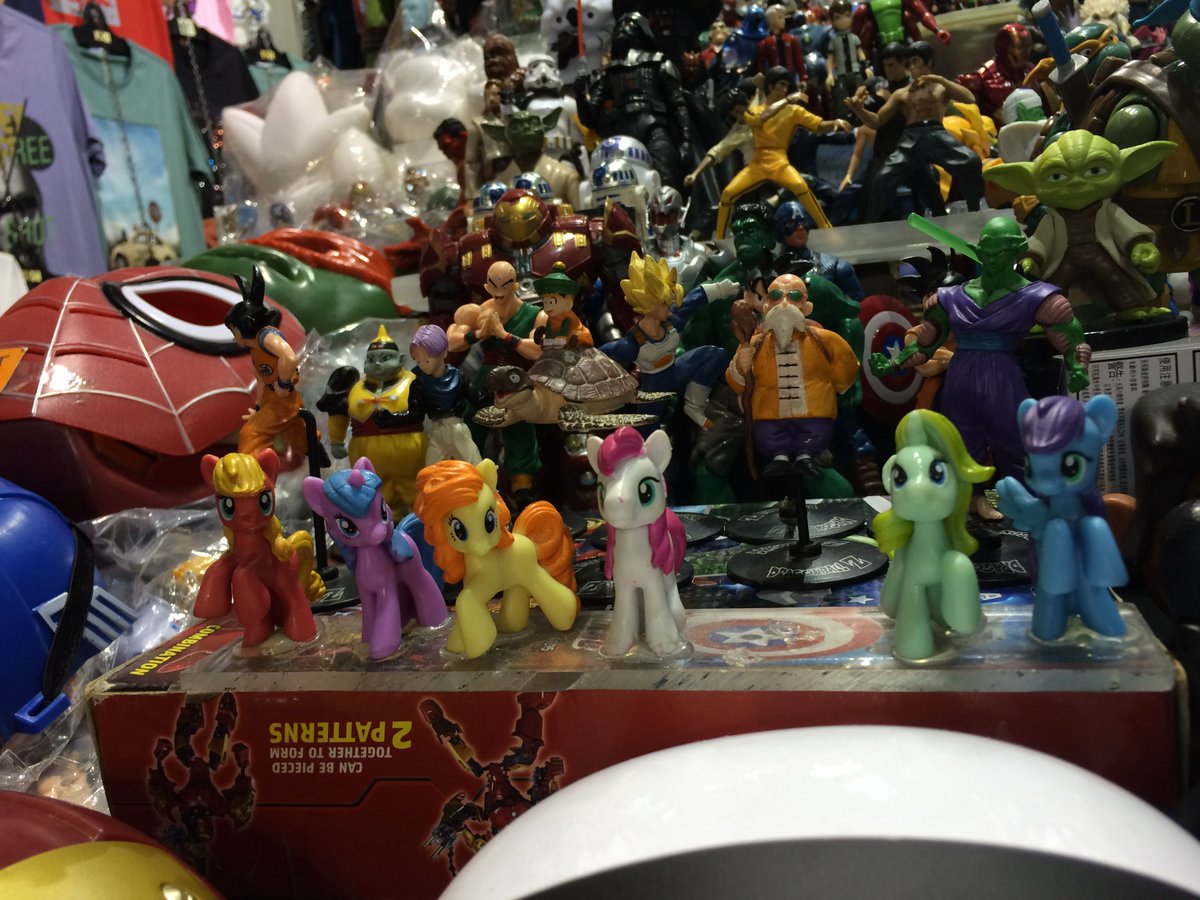 KeatingRogers's tweet image. While on their to Southeast Asia, my husband and daughter came across these gals!