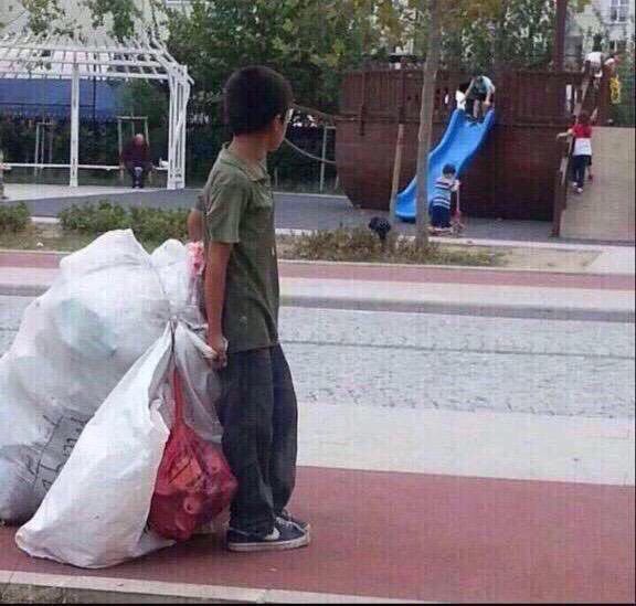 99M's tweet photo. ودي العب مثلكم لكن عجزت
 الوجع احيان من جنس العمل

كبركم بالعمر .. لكني كبرت
 داخلي رجال لابس له طفل

#شعر #بيت #بوح https://t.co/cYj0UMiTCm