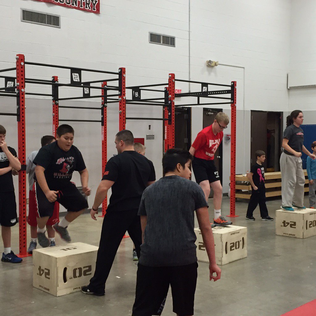 WillmarMS2015's tweet photo. Weightlifting seminar at WMS on Saturday morning! World champion Brad Gillingham instructing! https://t.co/ieO9sLAiZt