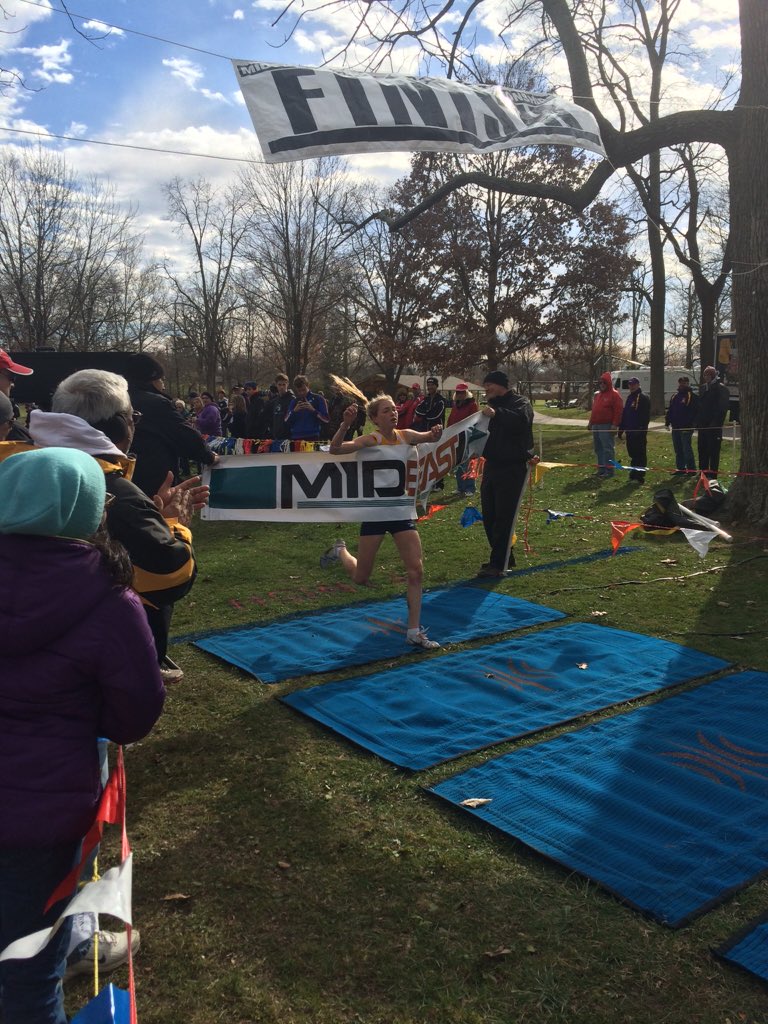 runWLXC's tweet photo. @Lojojohny wins the 2015 Mideast Meet of Champions! #RDP https://t.co/pwMnu3DaN6
