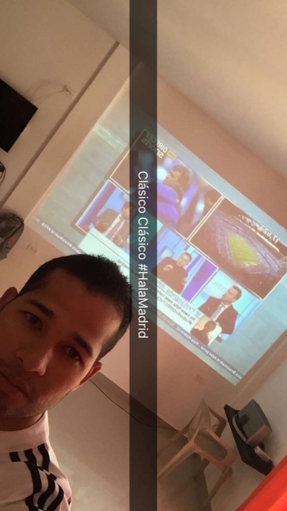 RickyAlklaB's tweet photo. #FutbolTotalDIRECTVSelfie Desde Colombia saludos a todos #HalaMadrid Vamos Blanco!!! https://t.co/DCVtcroFIE