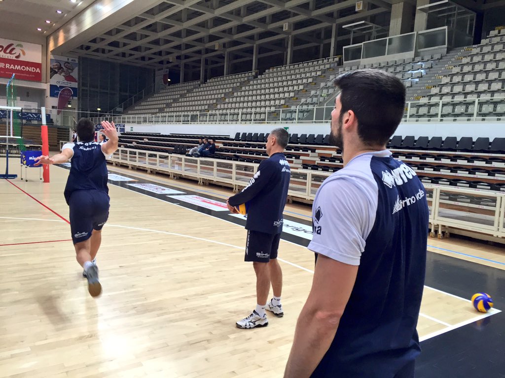 trentinovolley's tweet photo. #PalaTrento, allenamento della vigilia di #TrentoModena https://t.co/hvanYKjUOJ