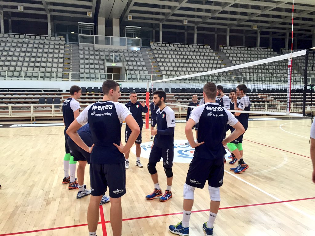 trentinovolley's tweet photo. #PalaTrento, allenamento della vigilia di #TrentoModena https://t.co/hvanYKjUOJ