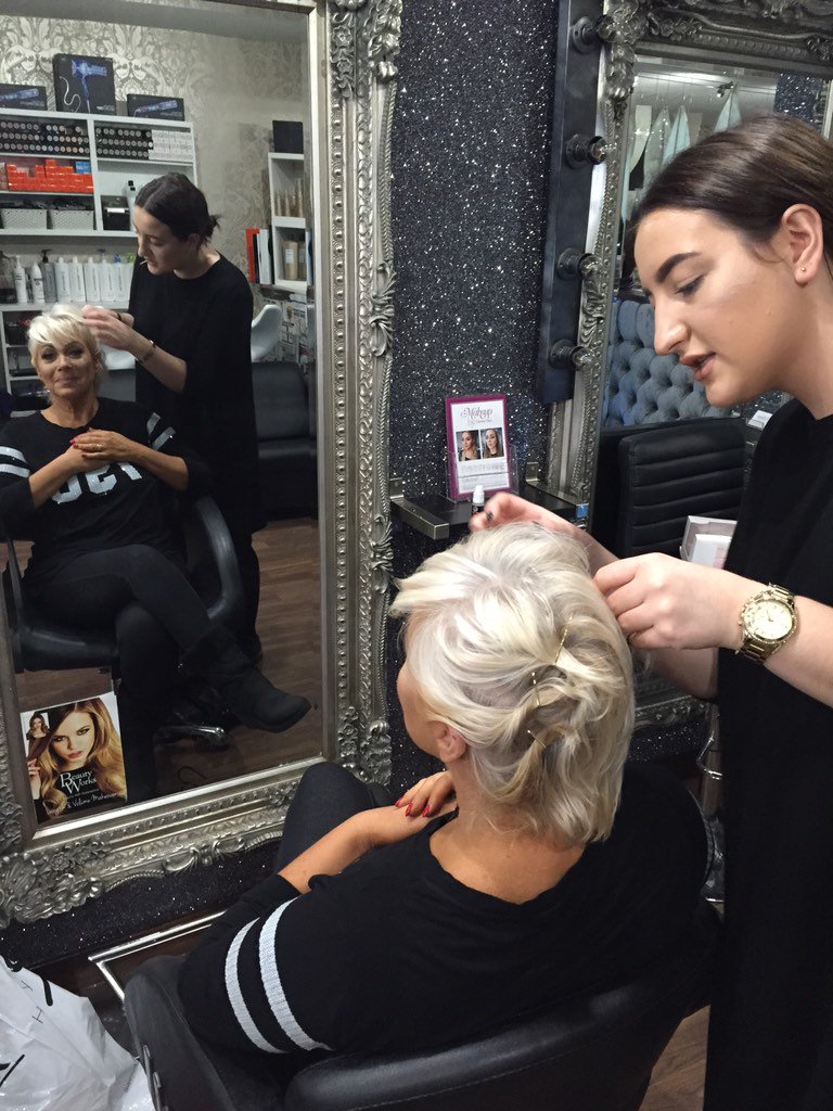 Denise Welch tweet media