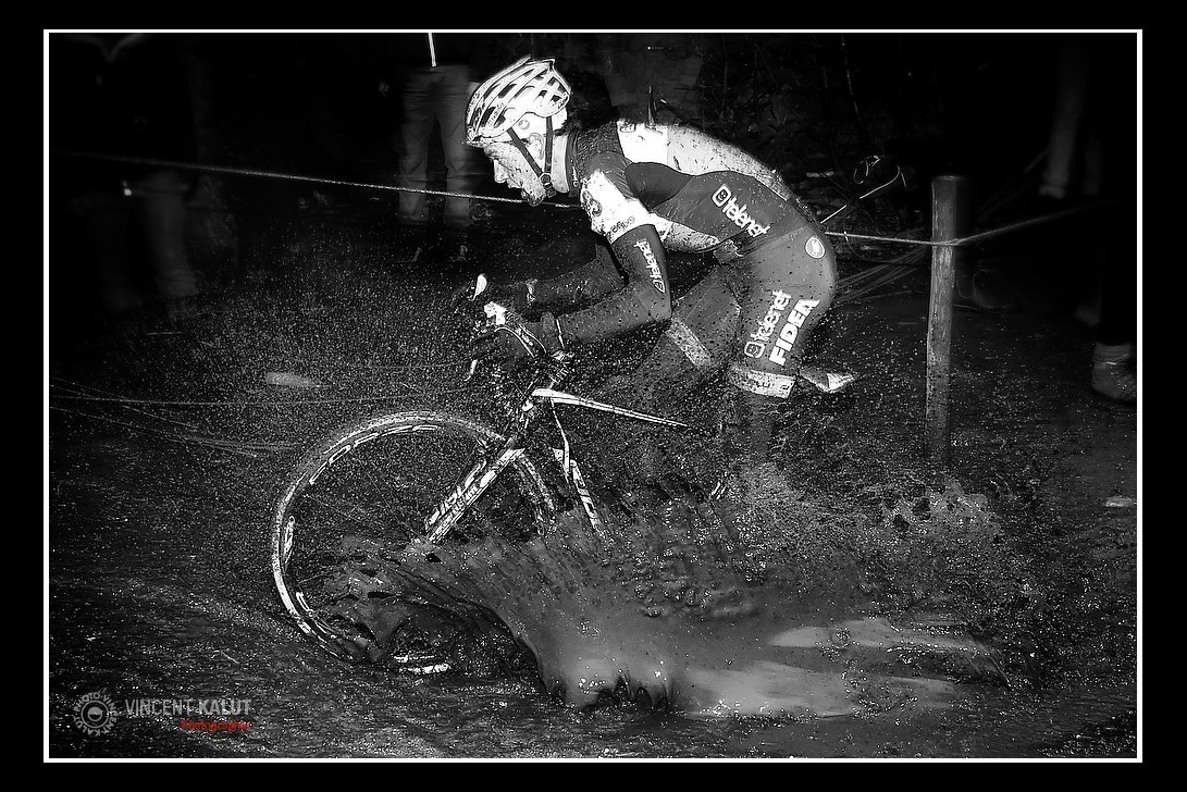 vkalut's tweet photo. Summer is now over, fun with cyclocross and @TomMeeusen #Veldrijden Hasselt #GPHasselt @SoudalClassics #photonews https://t.co/nW0kMK7oFW