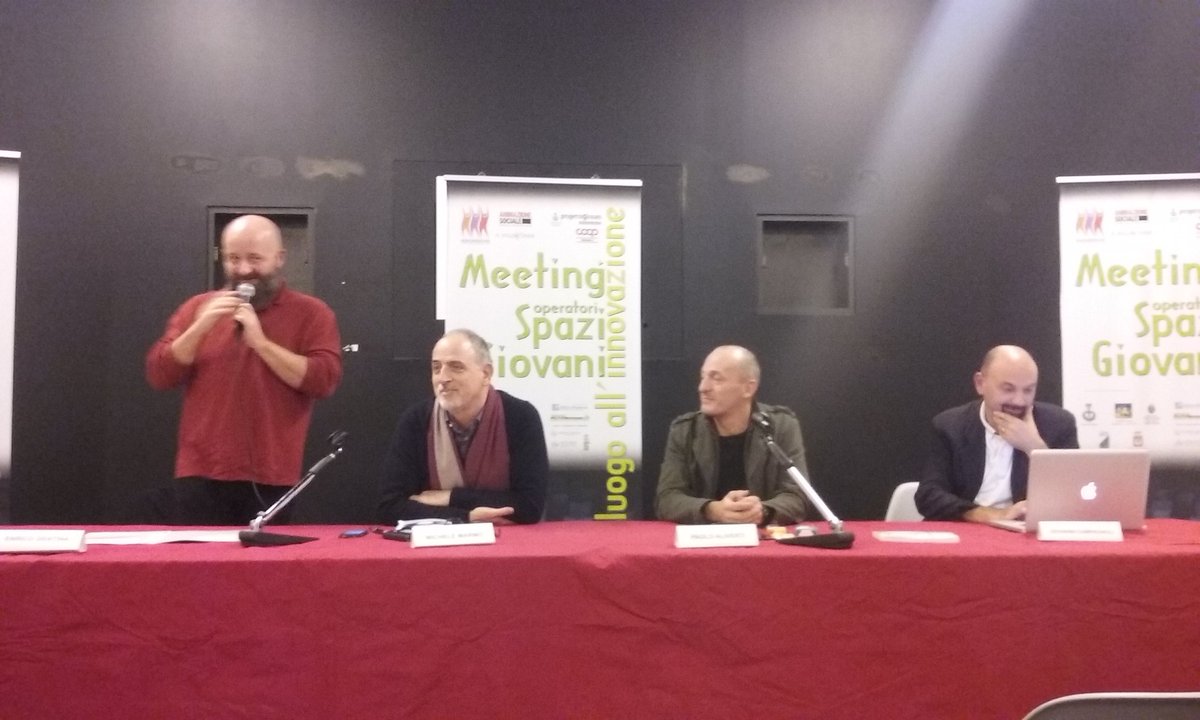 TweetingSpazi's tweet photo. #msg2015 con @enricogentina @MarmoMichele @zeppelinmaker @gicampagnoli @SteDeStefani @pgiovanipadova #padova https://t.co/tsQ4awAiPw