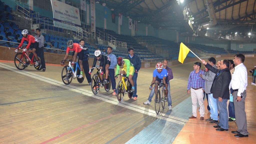 RailwayNorthern's tweet photo. Sh.SanjayVajpayee CPTM N.Rly. declared the All India RailwayCyclingChampionship opened @RailMinIndia @sureshpprabhu https://t.co/zDPFYzaiDu
