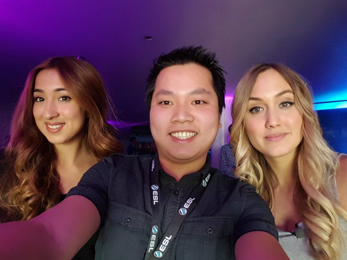 ZoominGames's tweet photo. With @NaomiKyle @Krystaalized at #IEMSanJose testing out #eslvr with @jauntvr for @ZoominGames https://t.co/TXCDaEvOMe