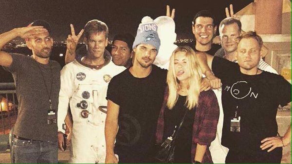 mcarolxavier_'s tweet photo. QUE ESTEJA ROLANDO ALGO ENTRE ELES MEU DEUS #Tayson #Bentner 😝😝😝😝😝 https://t.co/1MktsCrXqU