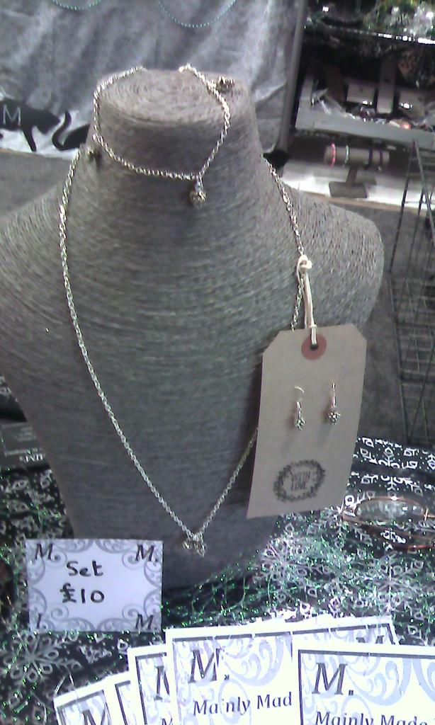 Mmims_1's tweet photo. Beautiful handmade silver #pinecone detail #jewelleryset https://t.co/QDBQHL5TJ8