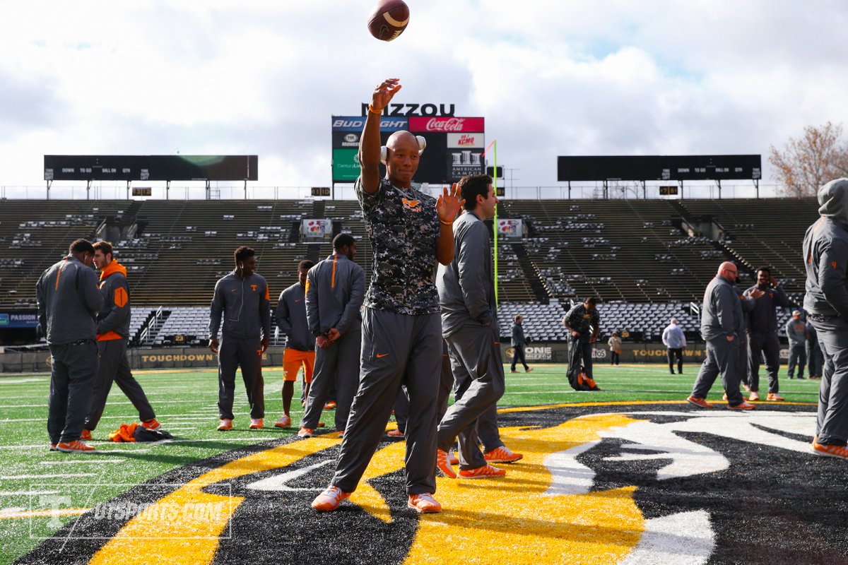 Vol_Photos's tweet image. Walk through is complete now just waiting for game time! #BeatMissouri @Vol_Football