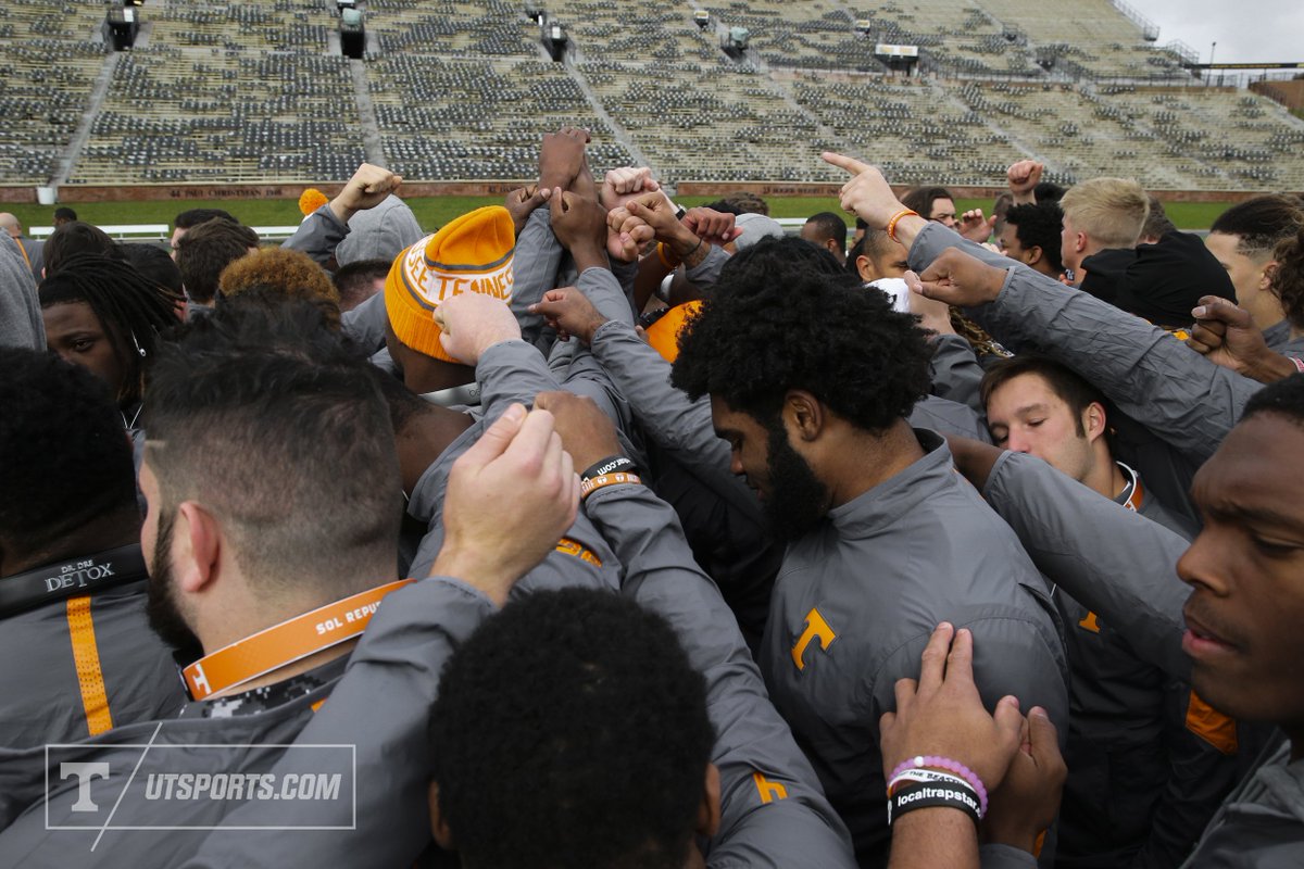 Vol_Photos's tweet image. Walk through is complete now just waiting for game time! #BeatMissouri @Vol_Football