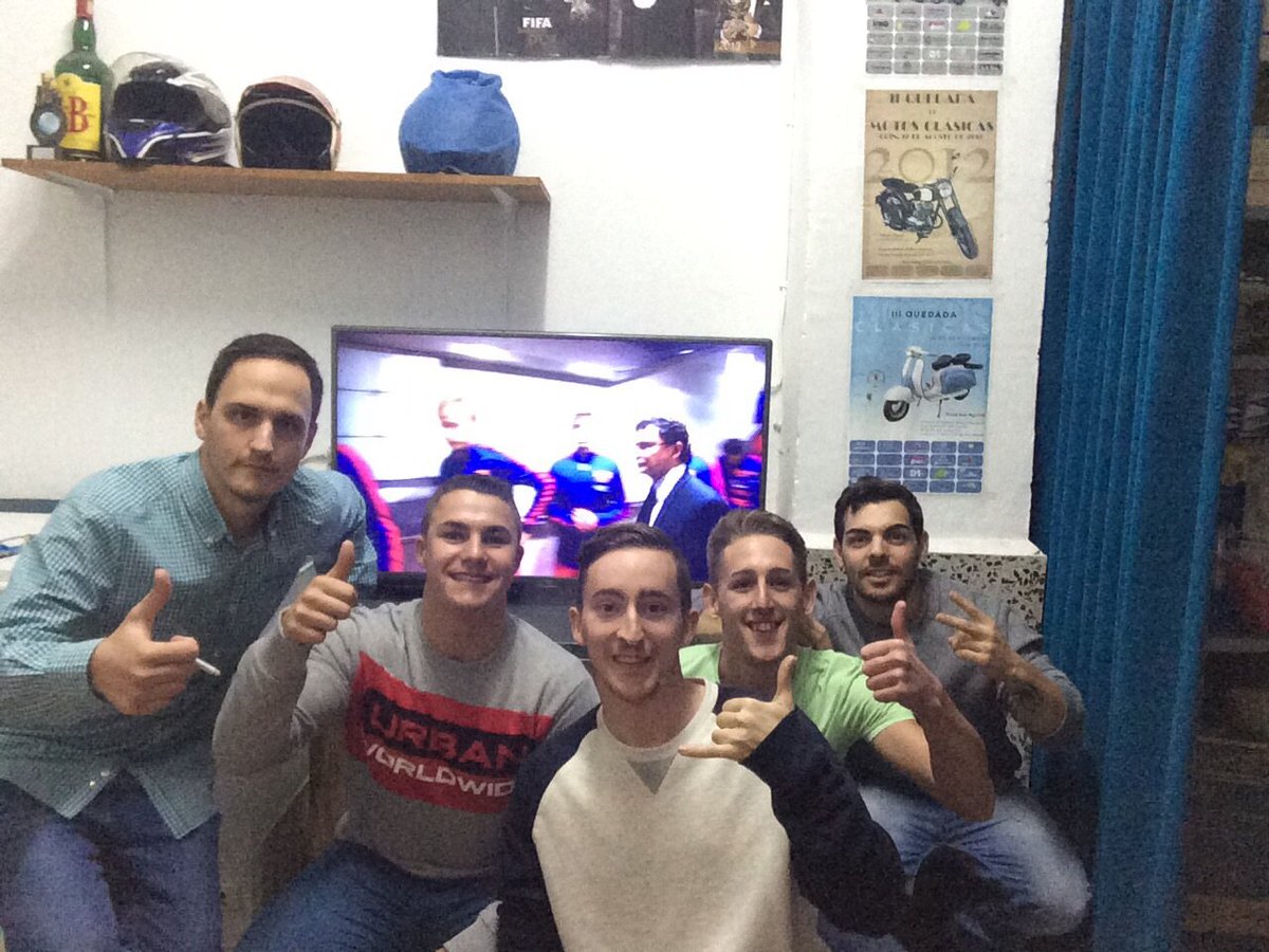chupi_4's tweet photo. #YOJUEGOAFUT16 el clasico bien acompañado @Germin_7 @naranjo_13 @kike220 @alberrtoo1 @chupi_4 https://t.co/vIaSo9e24b